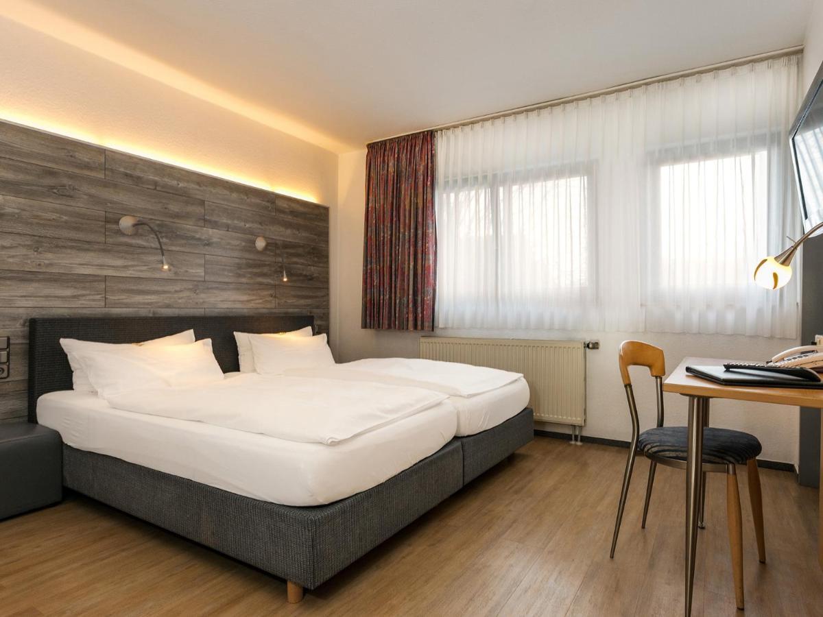Hotel & Wirtshaus Hansen Bergisch Gladbach Bagian luar foto
