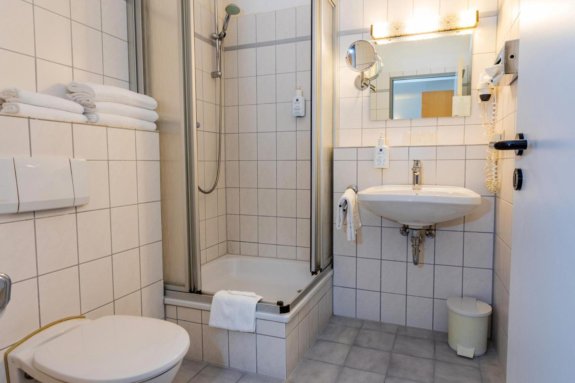 Hotel & Wirtshaus Hansen Bergisch Gladbach Bagian luar foto