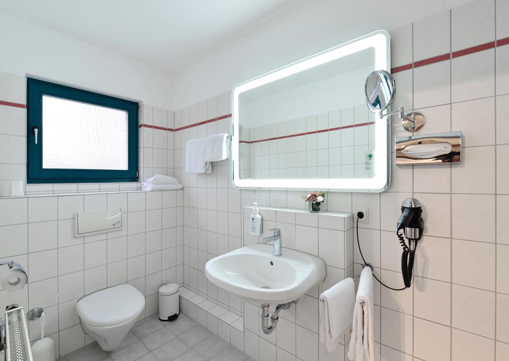 Hotel & Wirtshaus Hansen Bergisch Gladbach Bagian luar foto