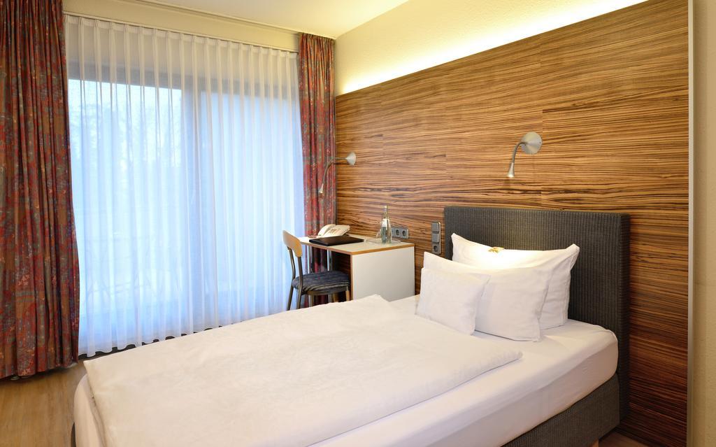 Hotel & Wirtshaus Hansen Bergisch Gladbach Bagian luar foto