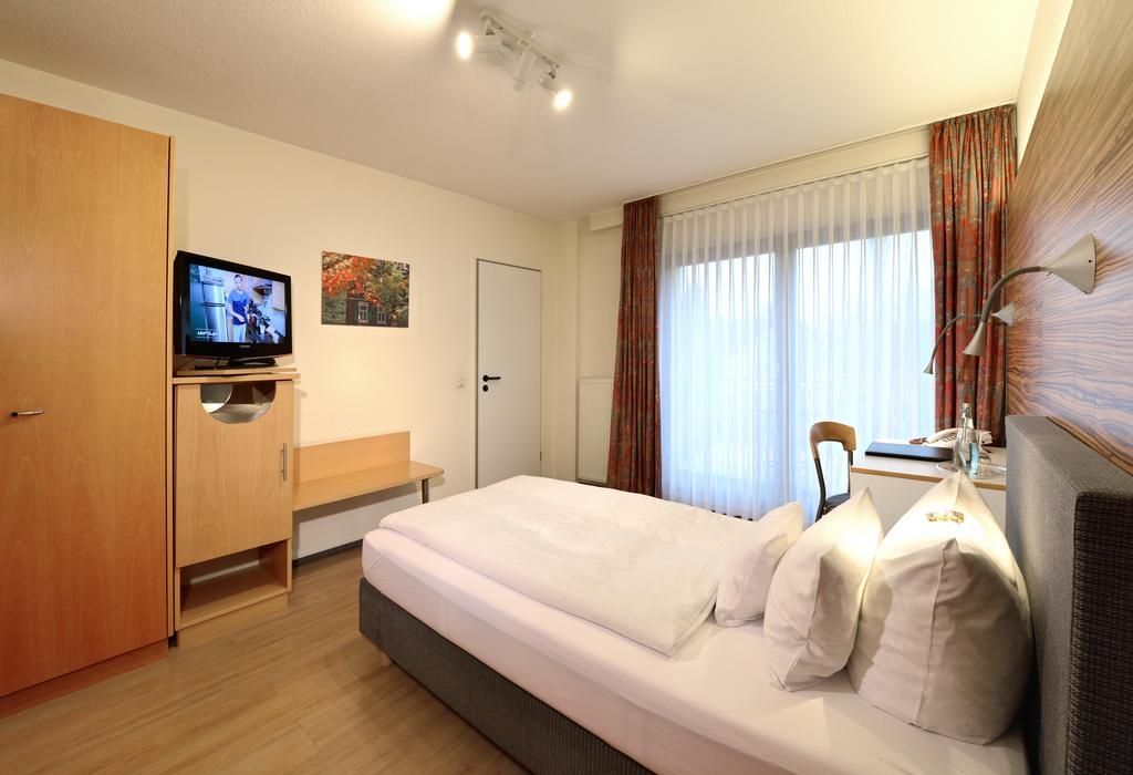 Hotel & Wirtshaus Hansen Bergisch Gladbach Bagian luar foto