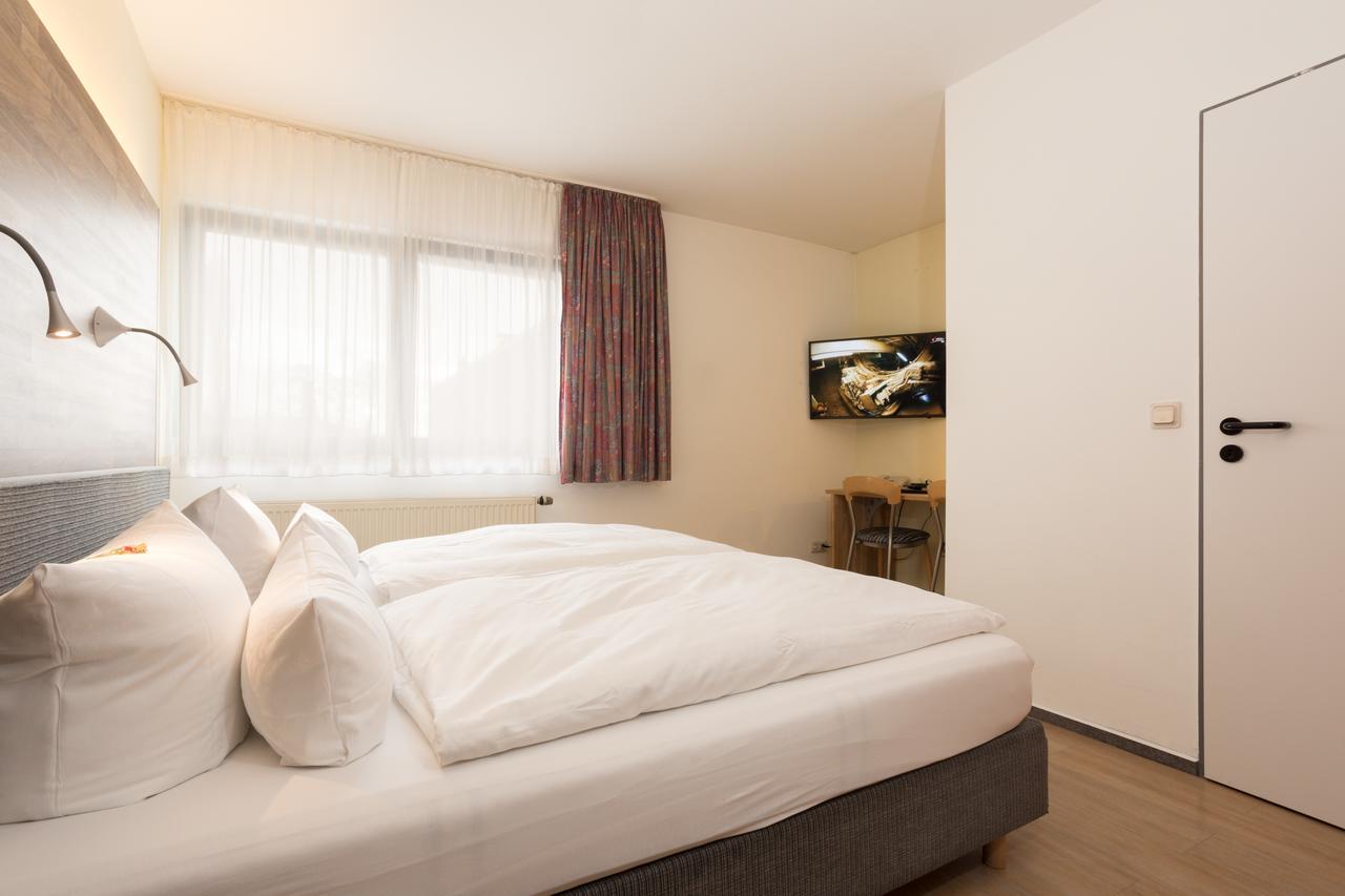 Hotel & Wirtshaus Hansen Bergisch Gladbach Bagian luar foto